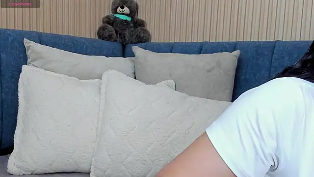 angeline teen online show from November 14, 2025, 12:09 pm