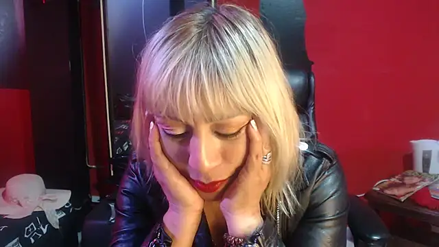 KLOE PIELL online show from October 29, 2025, 9:58 pm