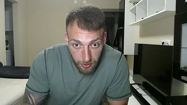 Snapshot of Alusca chatting on June 1, 2026, 10:09 pm Alusca online show from June 1, 2026, 10:09 pm