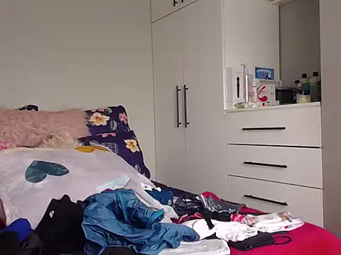 Amberbela online show from September 9, 2025, 8:46 am