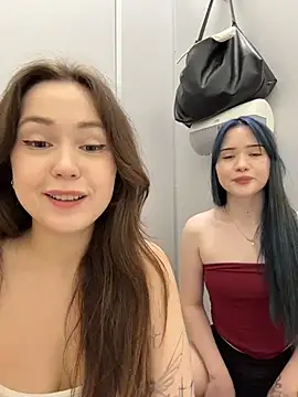 Snapshot of Peachy_Dream chatting on July 4, 2026, 3:05 pm Peachy Dream online show from July 4, 2026, 3:05 pm