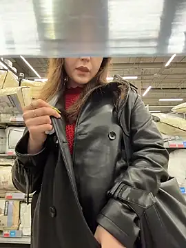 Snapshot of Peachy_Dream chatting on November 9, 2025, 6:23 pm Peachy Dream online show from November 9, 2025, 6:23 pm