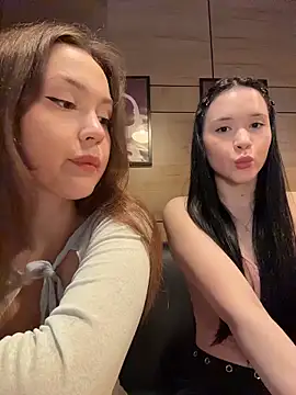 Snapshot of Peachy_Dream chatting on July 15, 2026, 2:46 pm Peachy Dream online show from July 15, 2026, 2:46 pm