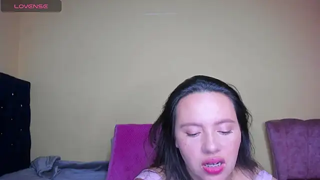 Snapshot of lauraguzman chatting on February 24, 2026, 3:40 am lauraguzman online show from February 24, 2026, 3:40 am