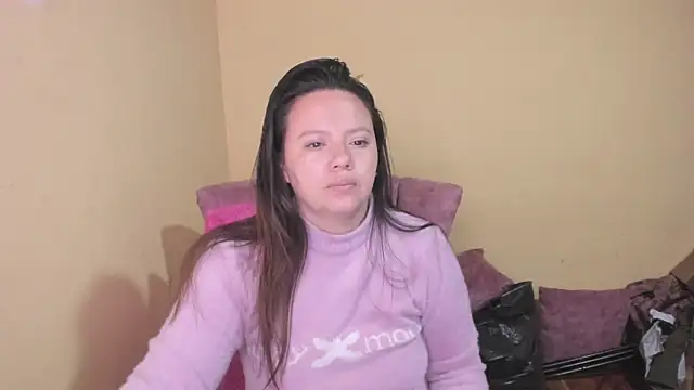 Snapshot of lauraguzman chatting on July 1, 2026, 5:30 am lauraguzman online show from July 1, 2026, 5:30 am