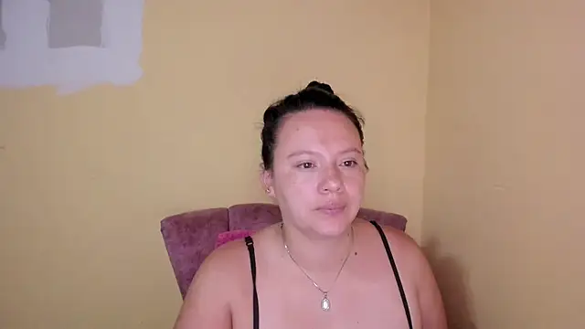 Snapshot of lauraguzman chatting on July 18, 2026, 4:21 am lauraguzman online show from July 18, 2026, 4:21 am