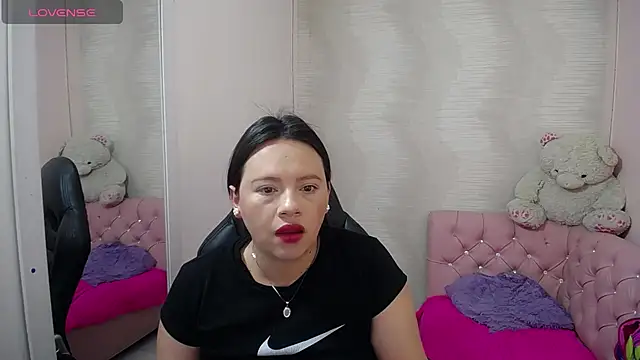 Snapshot of lauraguzman chatting on September 9, 2025, 3:16 am lauraguzman online show from September 9, 2025, 3:16 am