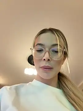 KylieJoyce online show from February 26, 2025, 2:41 am