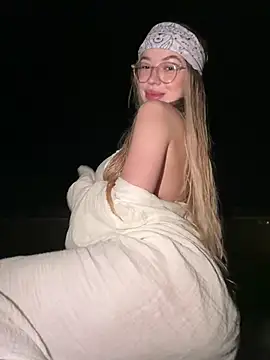 KylieJoyce online show from February 17, 2025, 8:52 am