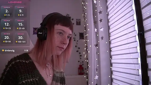 juliapie online show from February 9, 2025, 6:33 am