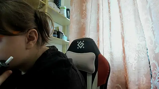 Seductive She Wolf online show from May 11, 2026, 12:28 pm