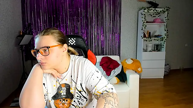 Seductive She Wolf online show from March 18, 2025, 6:39 am