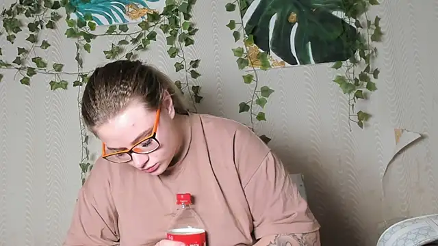 Seductive She Wolf online show from October 6, 2025, 4:52 pm