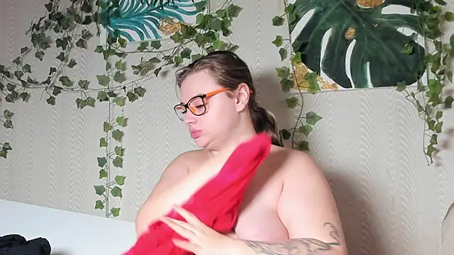 Seductive She Wolf online show from October 2, 2025, 2:37 am