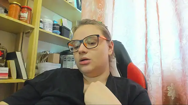 Seductive She Wolf online show from June 3, 2026, 2:56 am