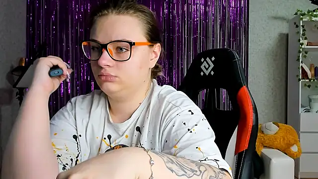 Seductive She Wolf online show from March 18, 2025, 12:50 pm