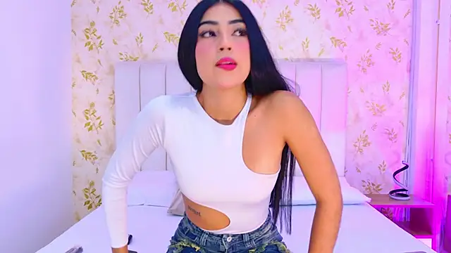 Mia-Monroe online show from November 12, 2025, 7:29 pm