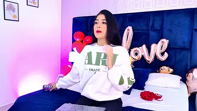 Snapshot of Mia-Monroe chatting on February 17, 2026, 12:35 pm Mia-Monroe online show from February 17, 2026, 12:35 pm