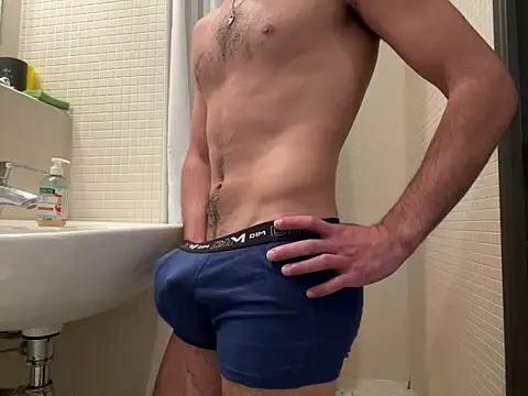 maximmeeelove online show from January 4, 2025, 2:46 pm