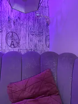 AbyThompson online show from December 19, 2025, 5:04 pm