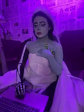 AbyThompson online show from October 30, 2025, 8:28 pm