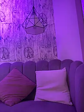 AbyThompson online show from October 4, 2025, 12:50 pm