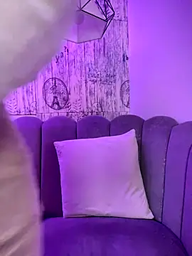 AbyThompson online show from October 3, 2025, 12:17 pm