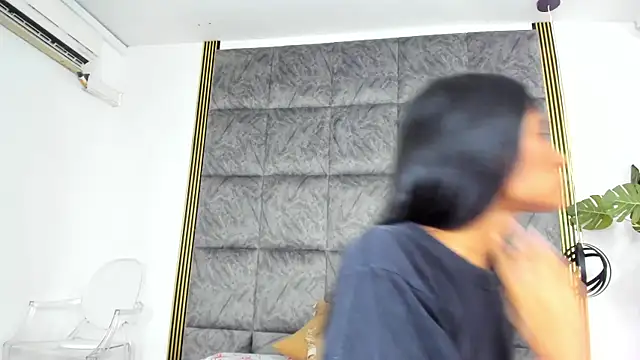 Snapshot of LaurenRodriiguez chatting on March 21, 2025, 12:39 pm LaurenRodriiguez online show from March 21, 2025, 12:39 pm