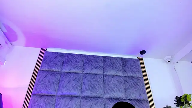 Snapshot of LaurenRodriiguez chatting on October 20, 2025, 4:29 pm LaurenRodriiguez online show from October 20, 2025, 4:29 pm