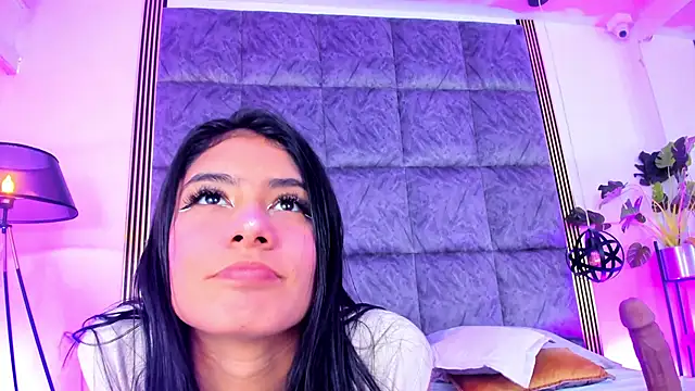 Snapshot of LaurenRodriiguez chatting on October 24, 2025, 12:59 pm LaurenRodriiguez online show from October 24, 2025, 12:59 pm