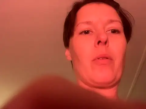 Snapshot of KatieBARBiE98 chatting on October 22, 2025, 1:05 am KatieBARBiE98 online show from October 22, 2025, 1:05 am