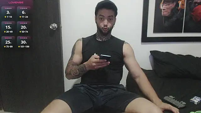 Snapshot of maxi_rogger18 chatting on March 20, 2025, 2:51 am maxi rogger18 online show from March 20, 2025, 2:51 am