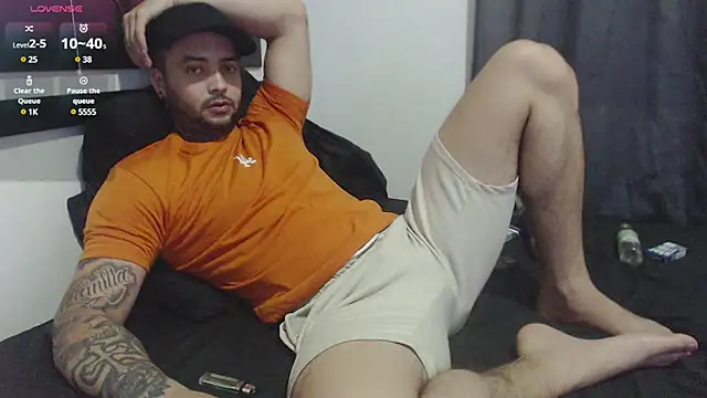 Snapshot of maxi_rogger18 chatting on March 12, 2025, 2:30 am maxi rogger18 online show from March 12, 2025, 2:30 am