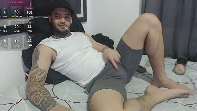 Snapshot of maxi_rogger18 chatting on February 5, 2025, 1:37 am maxi rogger18 online show from February 5, 2025, 1:37 am