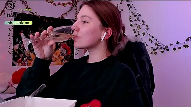 somejgirl online show from December 25, 2024, 7:24 pm