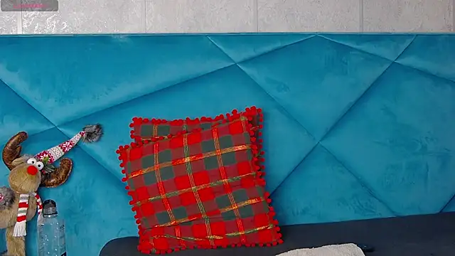 AlyseReuse online show from February 12, 2025, 9:11 pm