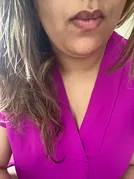yassminsexy22 online show from June 3, 2026, 9:43 am