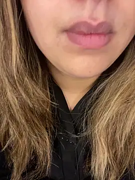 yassminsexy22 online show from April 16, 2026, 8:09 pm