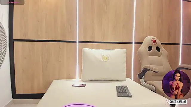 charlotte colee online show from December 5, 2025, 11:20 am