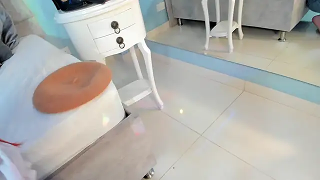 sweeet peach online show from March 17, 2025, 10:08 pm