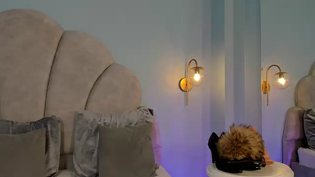 sweeet peach online show from February 26, 2025, 10:04 pm