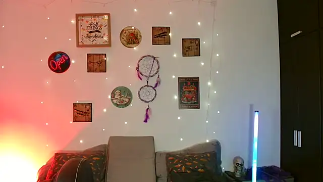 catalinamommyx online show from November 11, 2025, 1:33 am