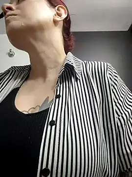 catalinamommyx online show from October 15, 2025, 2:32 am