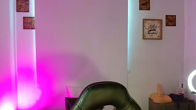 catalinamommyx online show from September 11, 2025, 9:59 pm