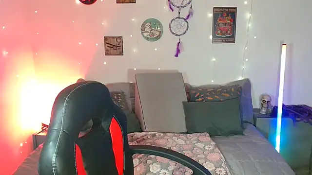 catalinamommyx online show from November 8, 2025, 11:41 pm