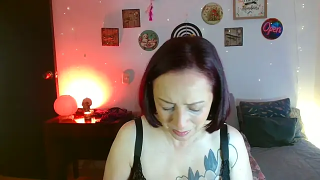 catalinamommyx online show from July 12, 2026, 1:50 am