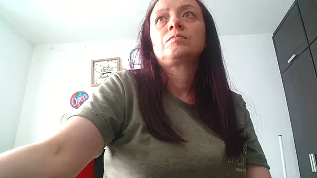 catalinamommyx online show from June 3, 2026, 7:18 pm