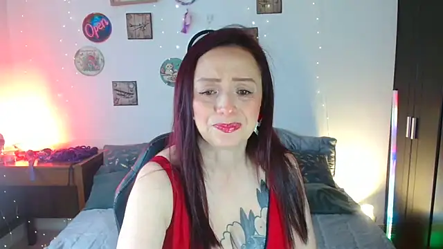 catalinamommyx online show from May 17, 2026, 9:37 pm
