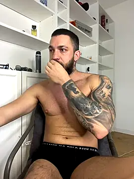 LoveIsBlind  online show from October 4, 2025, 7:32 am