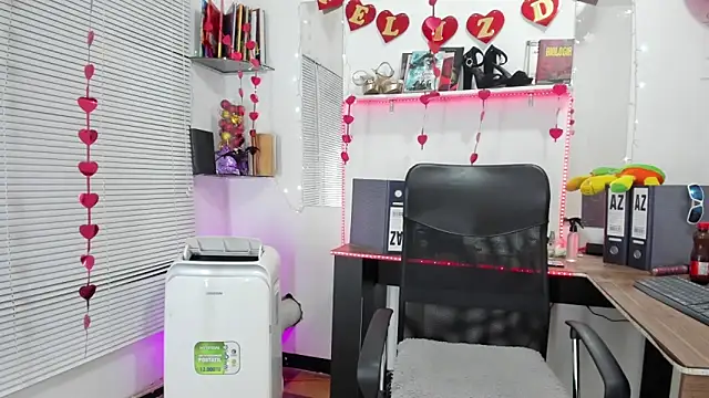 MIAUTENA online show from February 19, 2025, 1:17 pm